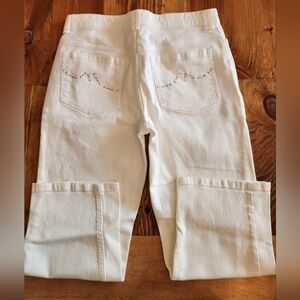 Fieldgear Elegant White Cropped Jeans for Women Size 6 Studded Back Pockets